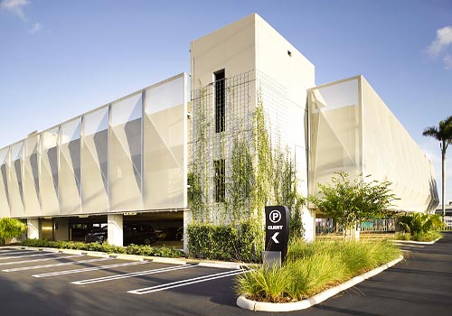 Rome Design Awards Winner - Landscape Design Workshop - Banesco USA Headquarters